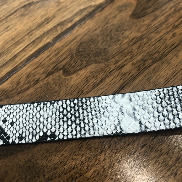 Black and White Reptile Print Belt with Circular Buckle 41” - Picture 2 of 5